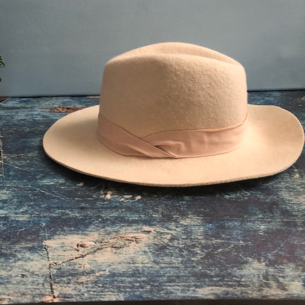 Cream felt fidora